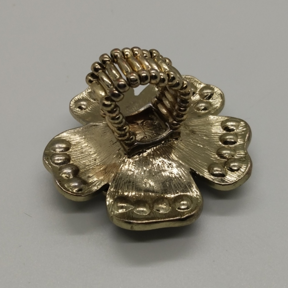 Flower ring - Picture 2 of 2